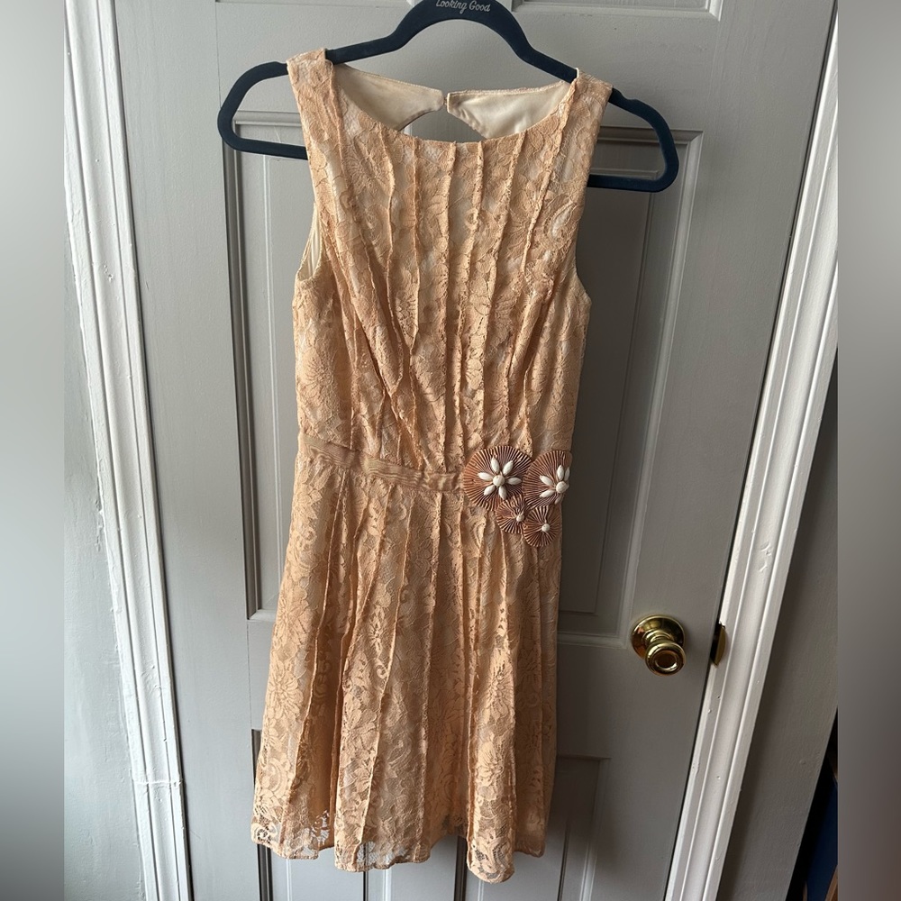 Miss Sixty peach lace sundial/seashell keyhole dress size 0 but fits like a 2 🐚